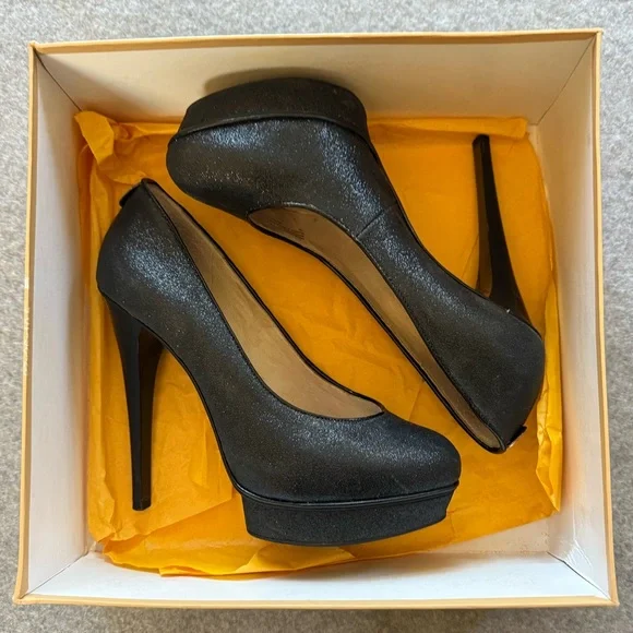 Michael Kors Black Gideon Pump - Picture 3 of 8